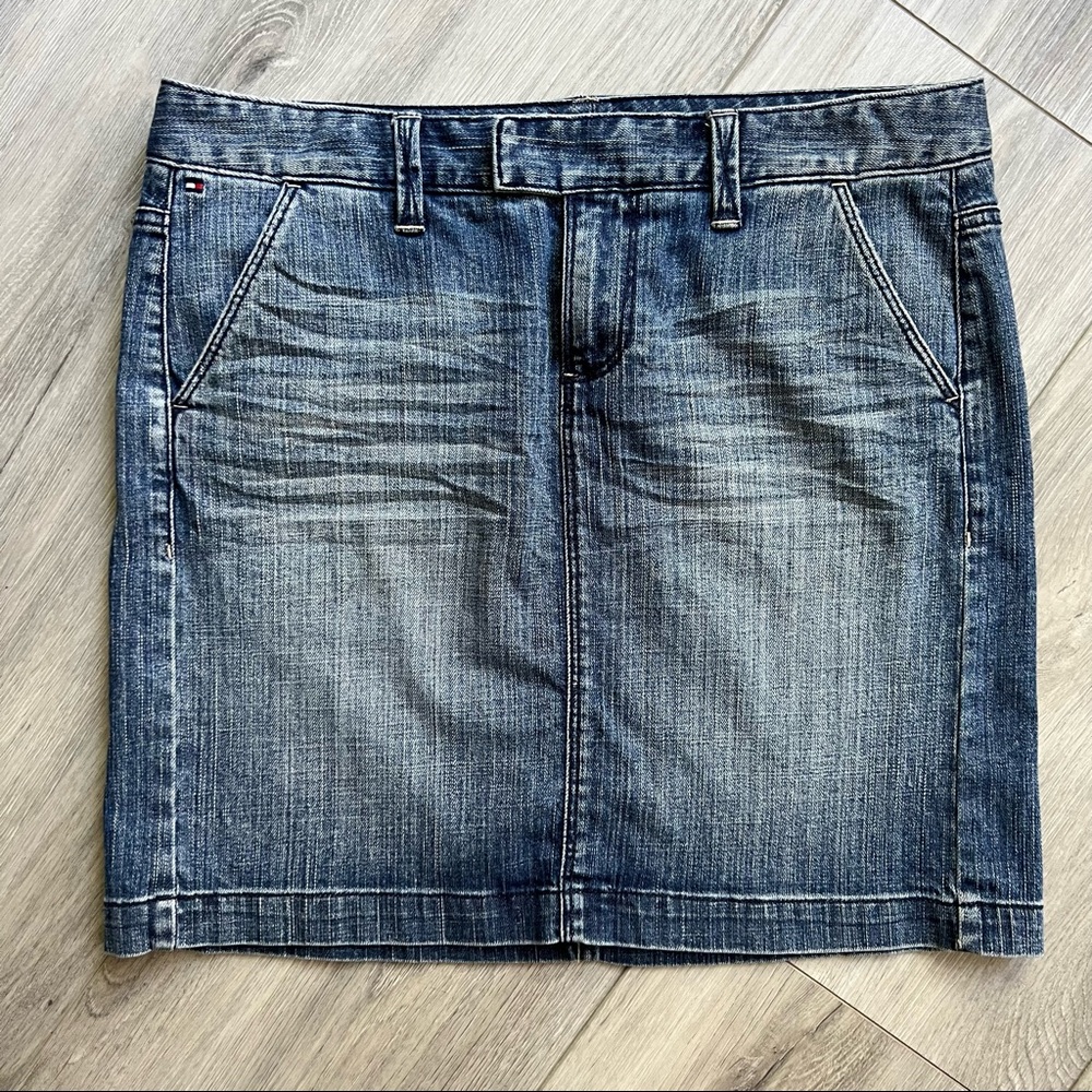 Tommy Hilfiger denim mini skirt. Size 6